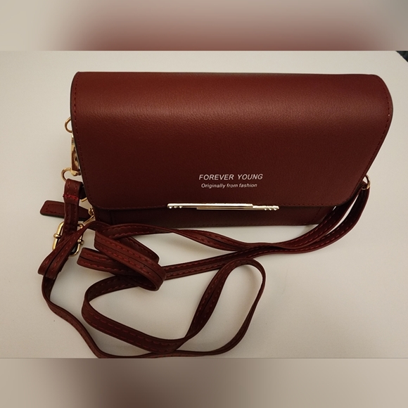 Vine Red Wallet Purse. Pre-loved In Excellent Condition - Picture 9 of 10